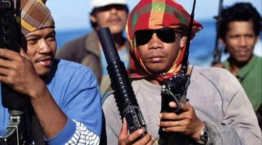 Çin gemilerini korumak için Somali 'ye çıkartma yapıyor ! 4 Somali Korsanlar