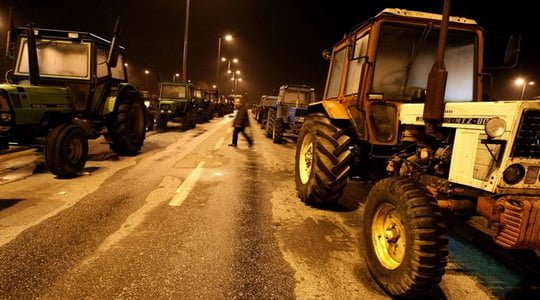 Yunanistan'da çiftçiler ile polis arasında çatışma 1 yunanistanciftciler