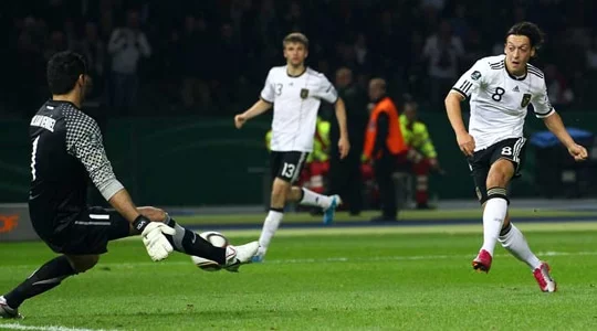 Lüksemburg ve Mesut Özil'i Yuhalamak ! 40 mesut ozil yuhalamak