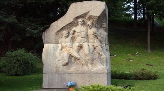 433, 442, 451 Türevleri ve Futbolda Taktikler . . . 1 Genç Antrenörlere Futbolda Taktikler ve türevleri üzerine tavsiyeler