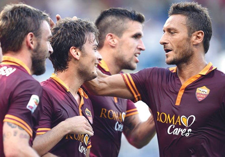 AS Roma kaptanı Francesco Totti Adem Ljajic Kutluyor