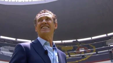 Ahmet Nur Çebi ve Sportif Direktörlük 28 Bay Ahmet Nur Çebi "Sizi stadyumun kapısına gittiğiniz zaman almayacakları yerlerde, John Benjamin Toshack, Alex Ferguson'la, Florentino Perez'le, Valdano ile yan yana maç izliyor"...