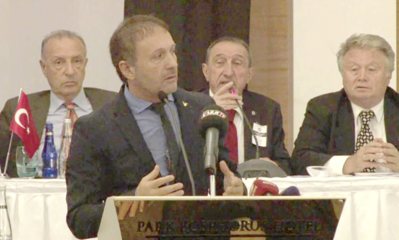 O, Çanakkale'nin yakından tanıdığı bir isim. Beşiktaş'a Başkan olmak için kolları sıvadı Hürser Tekinoktay 3 Çanakkale'yi ve Dardanelspor'u her vesile ile çok sevdiğini ifade eden Hürser Tekinoktay, Beşiktaş Başkanı olması durumunda Çanakkale Dardanelspor'u 'Pilot Takım' yapmak istiyor.