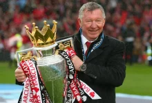 Manchester United futbol takımının teknik direktörü Sir Alex Ferguson 26 yılı aşkın bir sürenin ardından, sezon sonunda bu görevi bırakacağını açıkladı.
