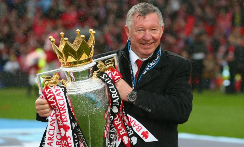 Manchester United futbol takımının teknik direktörü Sir Alex Ferguson 26 yılı aşkın bir sürenin ardından, sezon sonunda bu görevi bırakacağını açıkladı.
