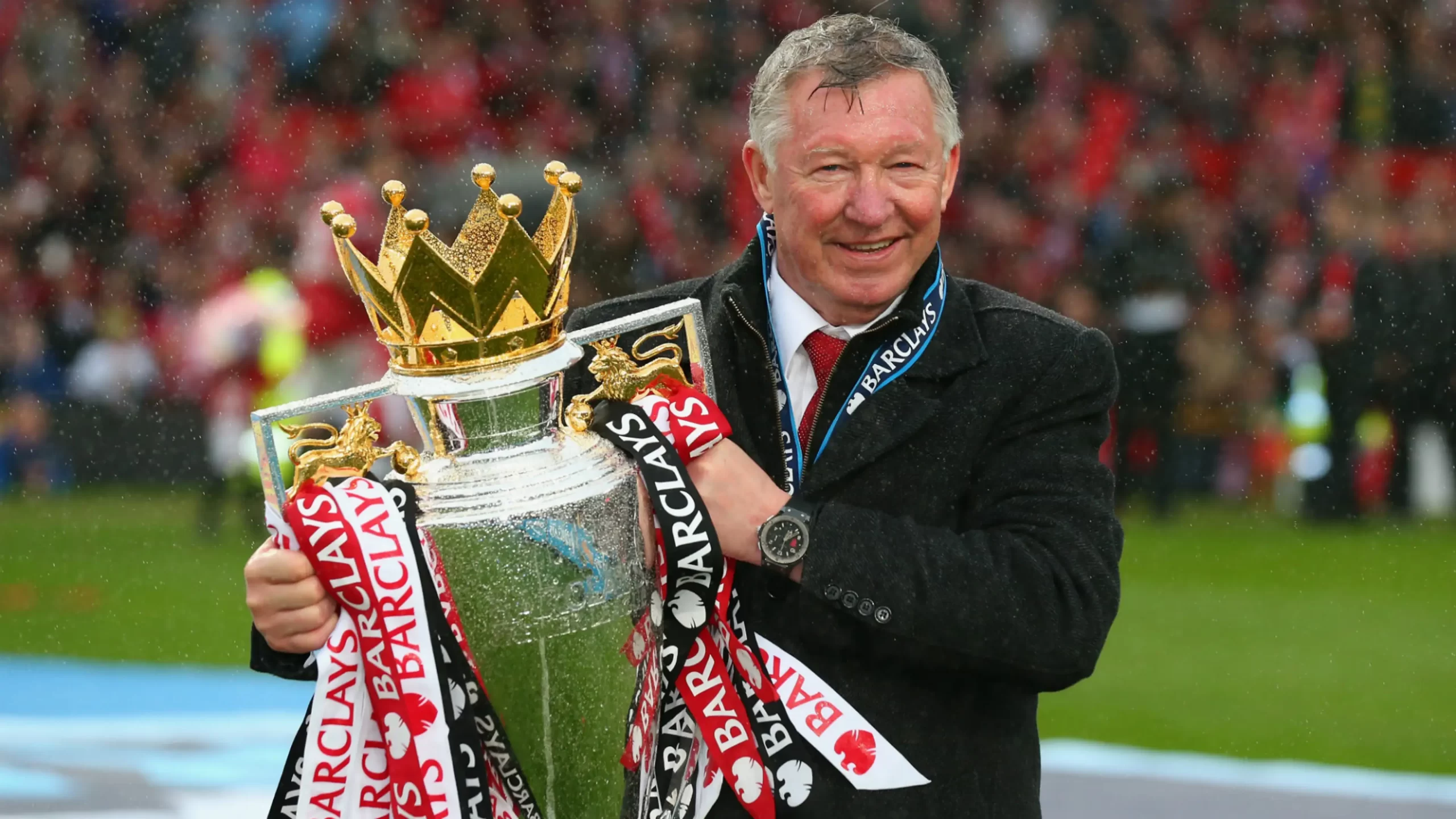 Manchester United futbol takımının teknik direktörü Sir Alex Ferguson 26 yılı aşkın bir sürenin ardından, sezon sonunda bu görevi bırakacağını açıkladı.