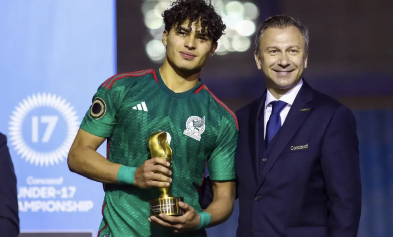 Feyenoord Santiago Gimenez'in yerine Meksikalı forvet Stephano Carrillo'yu transfer etti