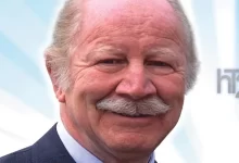 Çok kıymetli Ayfer Atay'ı kaybettik 3 Ayfer Atay'ın vefat haberini derin bir üzüntüyle öğrendim. Ailesine, yakınlarına ve tüm dostlarına başsağlığı diliyorum.