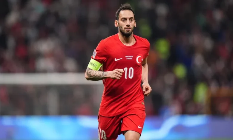 Hakan Çalhanoğlu’na Yapılanlar Milli Takım Eleştirisi Değildir