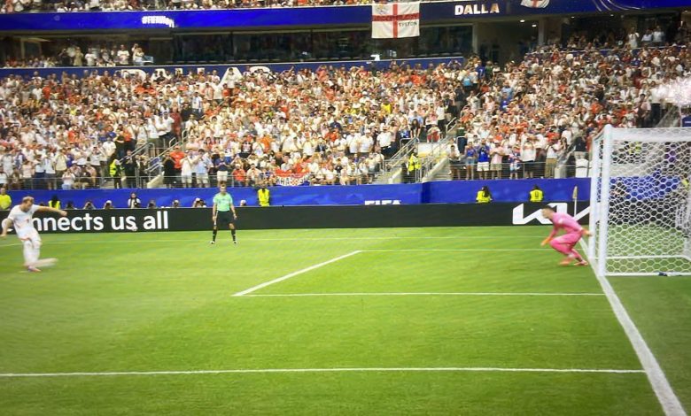Harry Kane, İngiltere'nin Hırvatistan'a karşı aldığı açılış galibiyetinde penaltıdan gol attı.